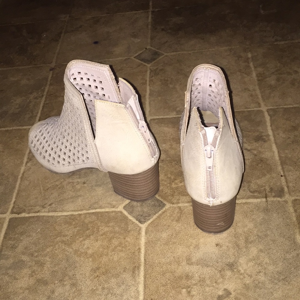 Shoes - Picture 2 of 3
